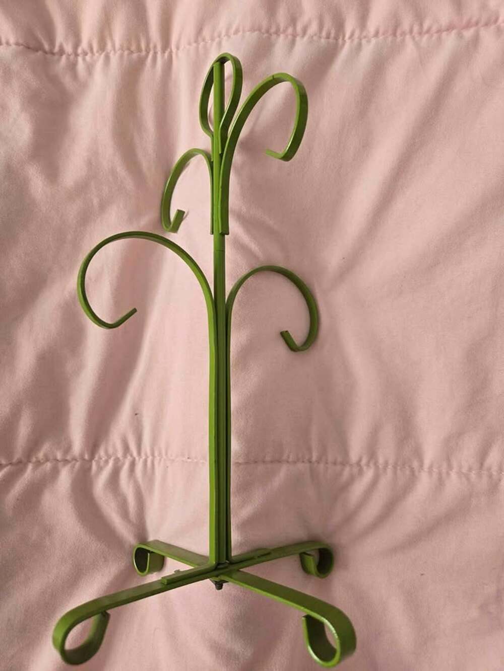 Avacodo Green Metal Mug and Ornament Display Stand 70's